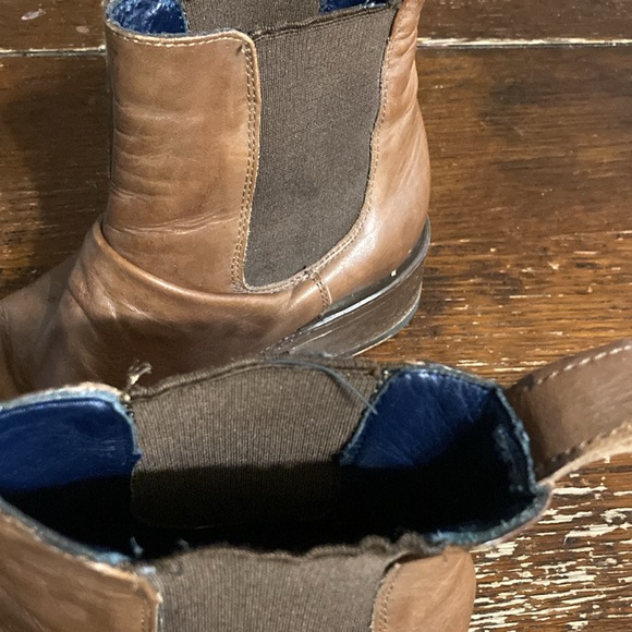 DW Goodyear Welt leather booties size 7.5 - Picture 4 of 13